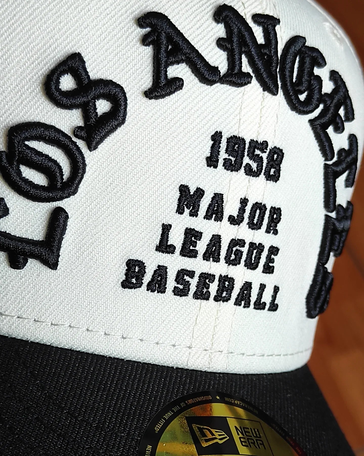 Gorra ajustada 59fifty New Era Los Angeles Dodgers CALAVERA 💀 Chrome Black edition