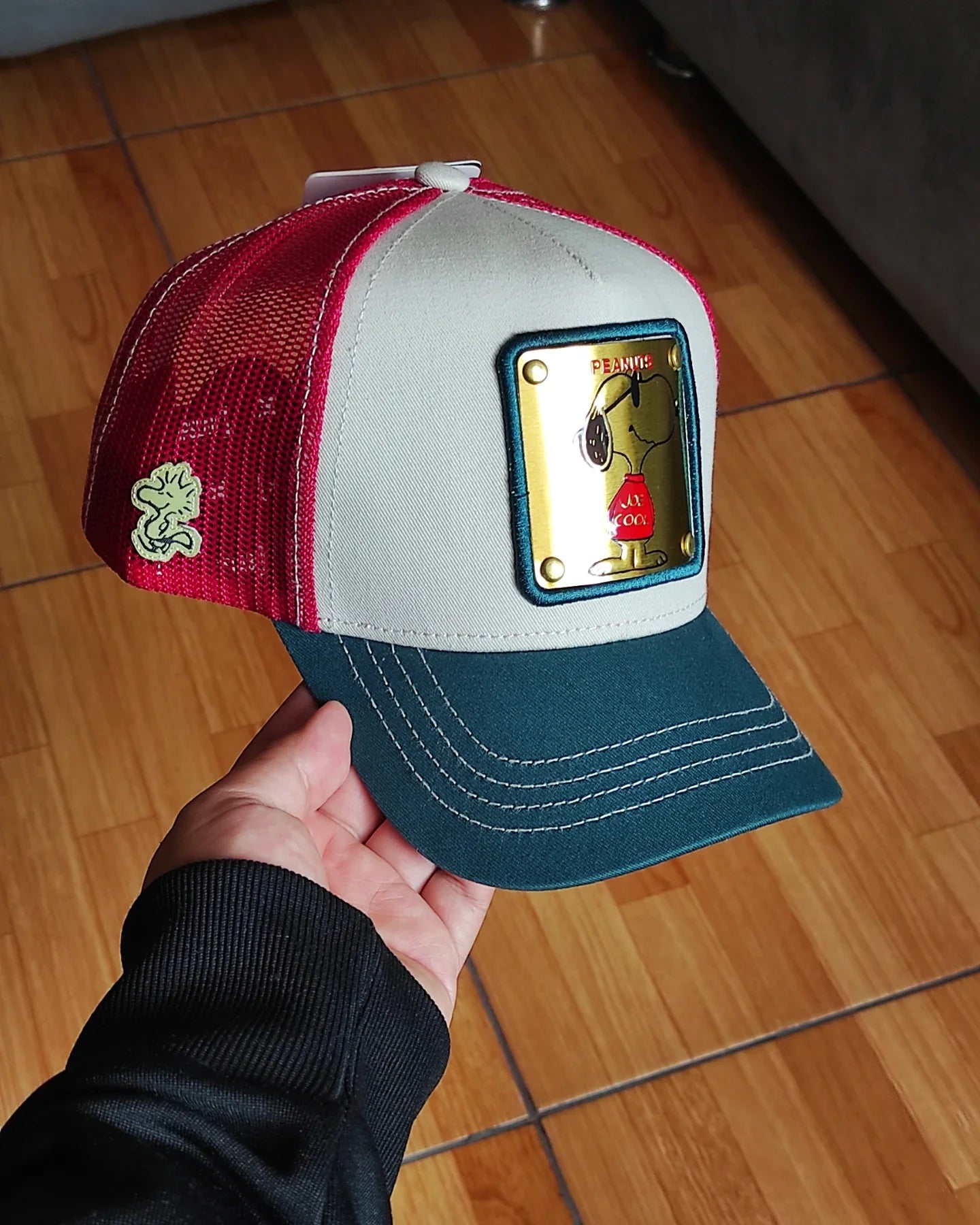 Gorra trucker snapback CAPSLAB Cacahuetes Snoopy blanco rojo verde