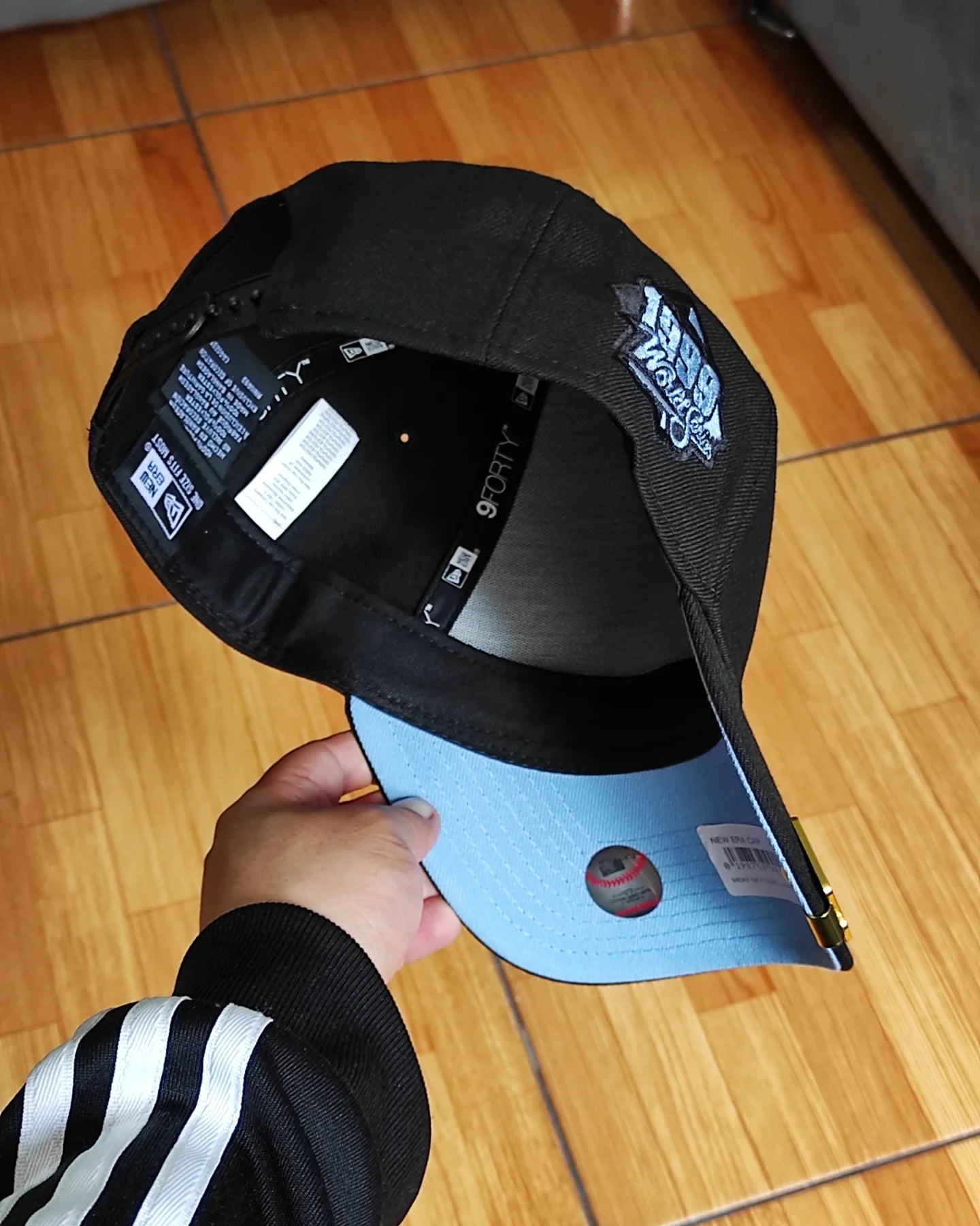 Gorra New Era New York Yankees World Series 1999 Black Sky Edition 9Forty A-Frame con Cierre Ajustable