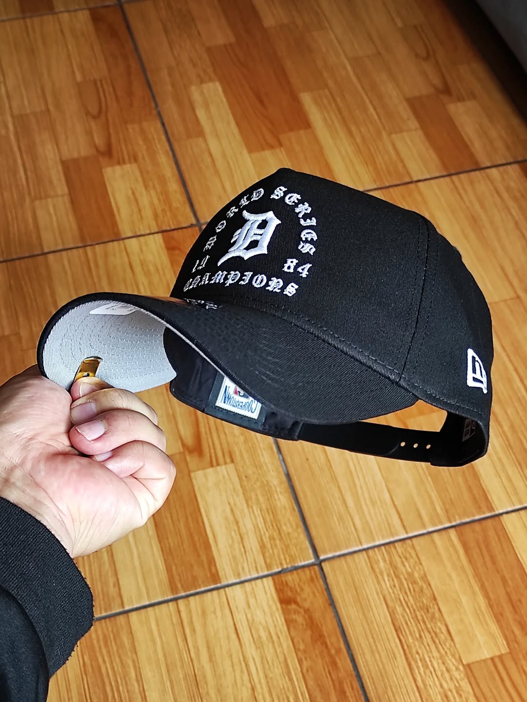Gorra negra ajustable 9FORTY A-FRAME Snapback con el logo gótico de los Detroit Tigers de la nueva era