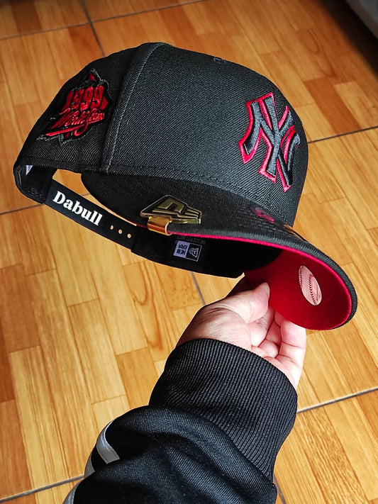 Gorra New Era New York Yankees World Series NEGRA ROJA 9FIFTY Snapback