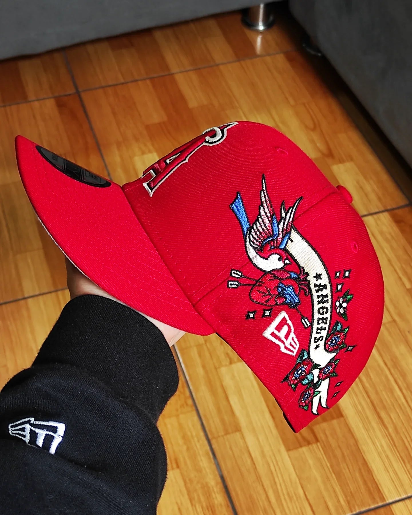 Gorra ajustable New Era 9Fifty con broche de Los Angeles Angels, parte inferior gris y parche lateral City Art - Roja