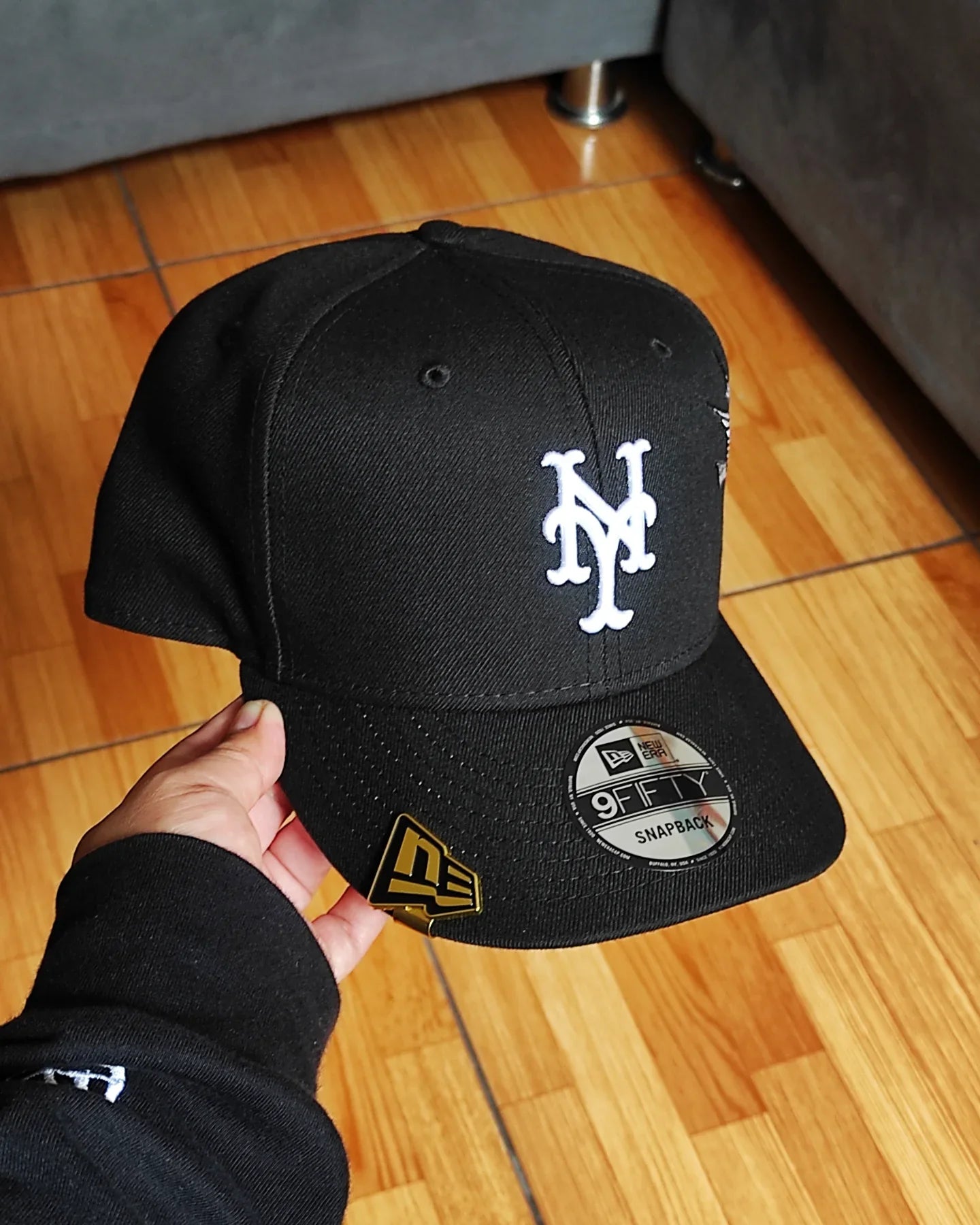 Gorra Snapback New Era 9Fifty de los New York Mets con parche lateral de arte urbano y visera gris - Negra