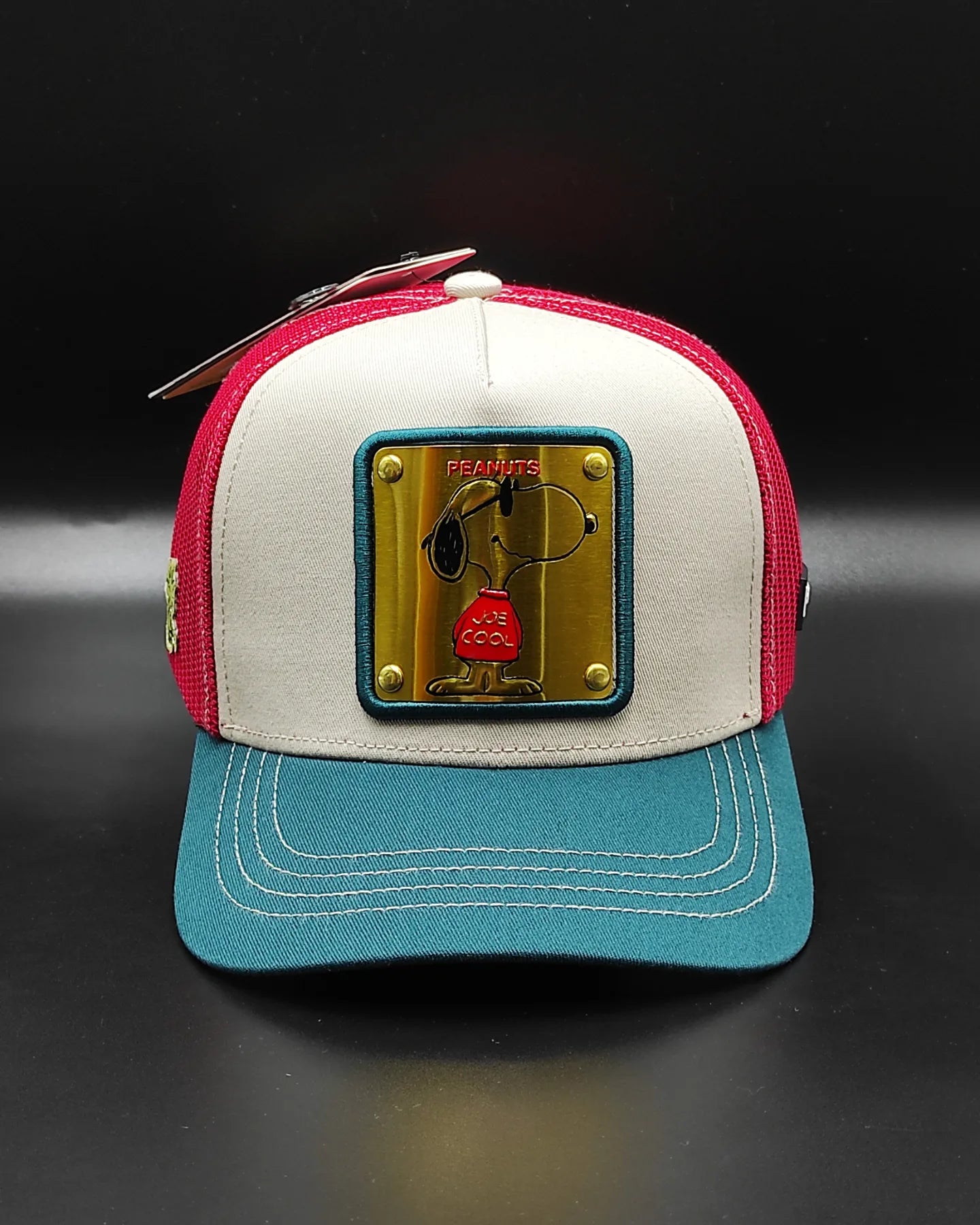 Gorra trucker snapback CAPSLAB Cacahuetes Snoopy blanco rojo verde