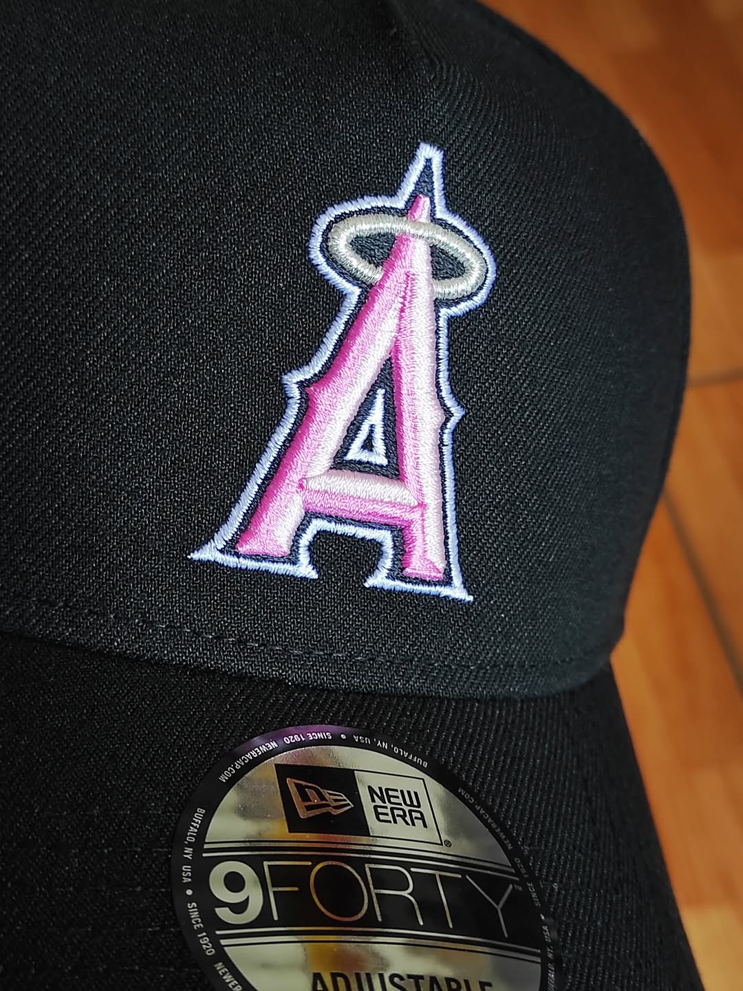 Gorra New Era Anaheim Angels 50 Aniversario Edición Rosa 9Forty A Frame Snapback