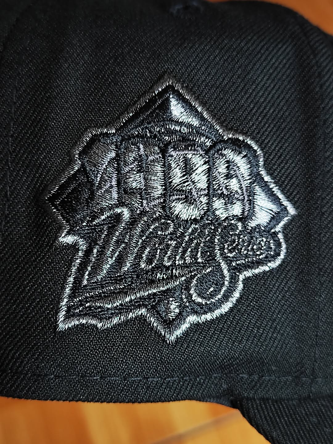 NEW ERA NEW YORK YANKEES WORLD SERIES 1999 NEGRA METÁLICA 59FIFTY
