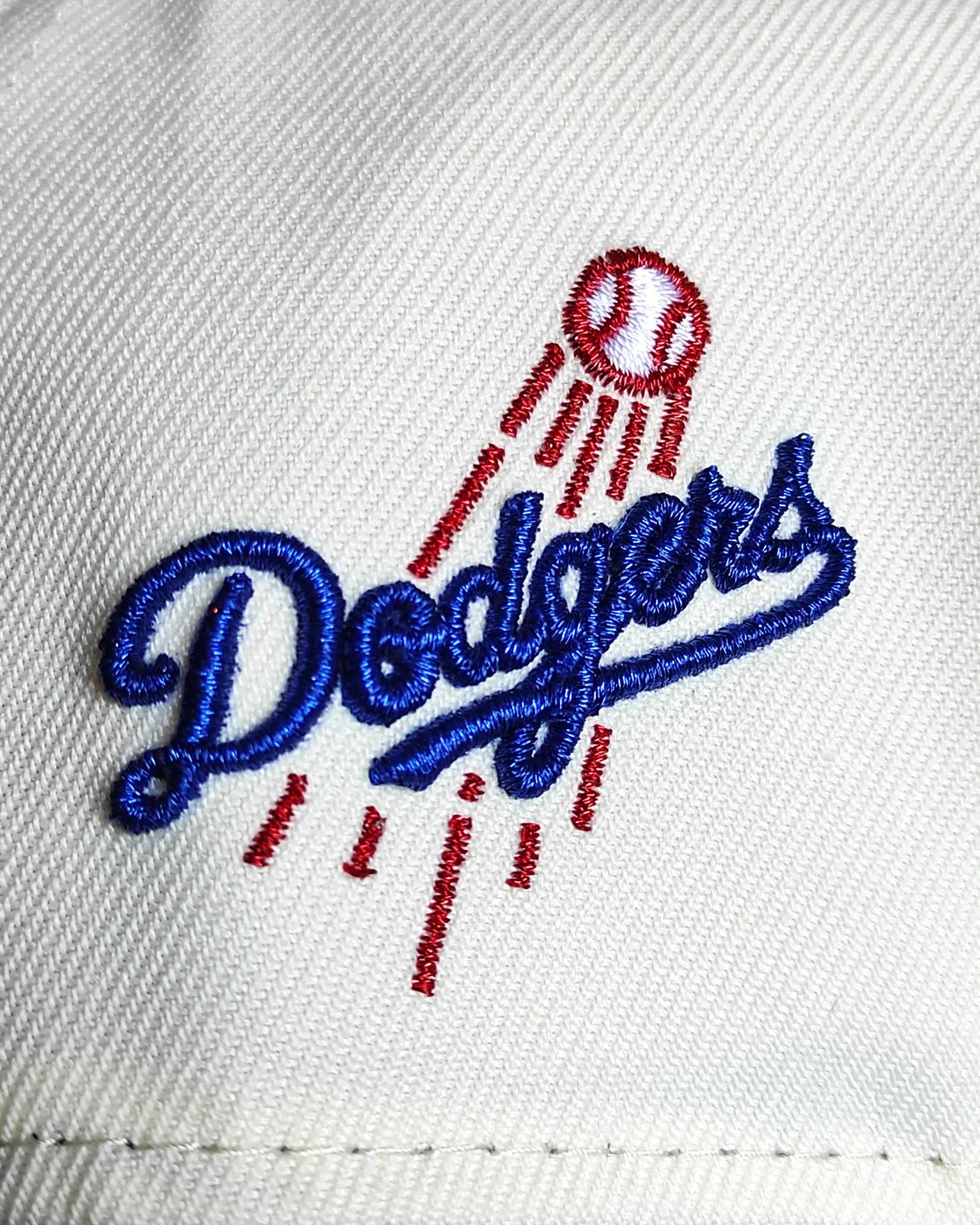 Gorra Snapback New Era Los Angeles Dodgers Chrome Satin Brim Two Tone 9Forty A Frame