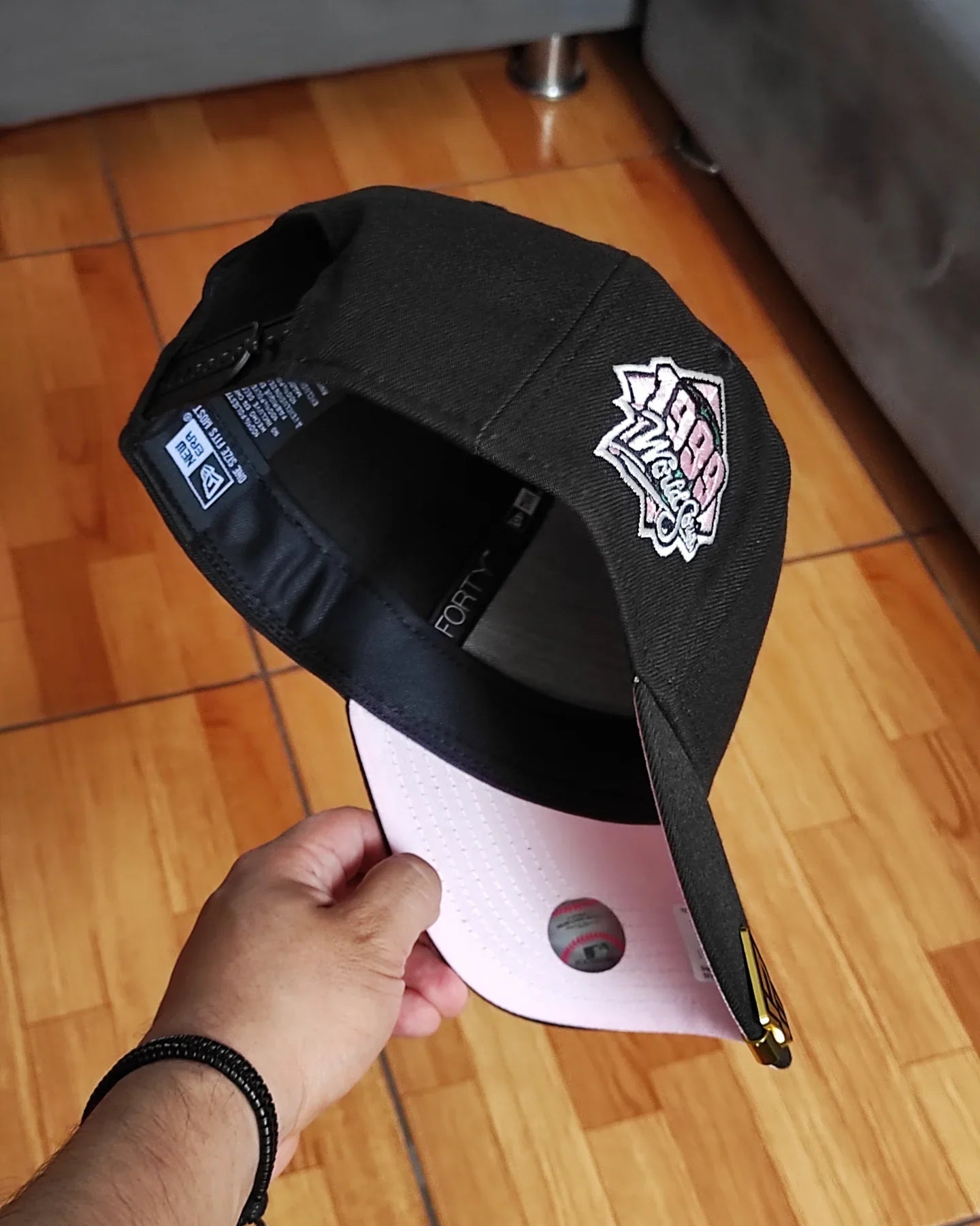 Gorra Snapback New Era New York Yankees 1999 World Series negra y rosa 9Forty A-Frame