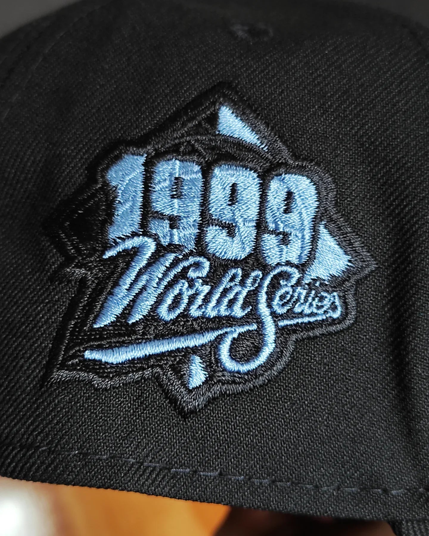Gorra New Era New York Yankees World Series 1999 Black Sky Edition 9Forty A-Frame con Cierre Ajustable