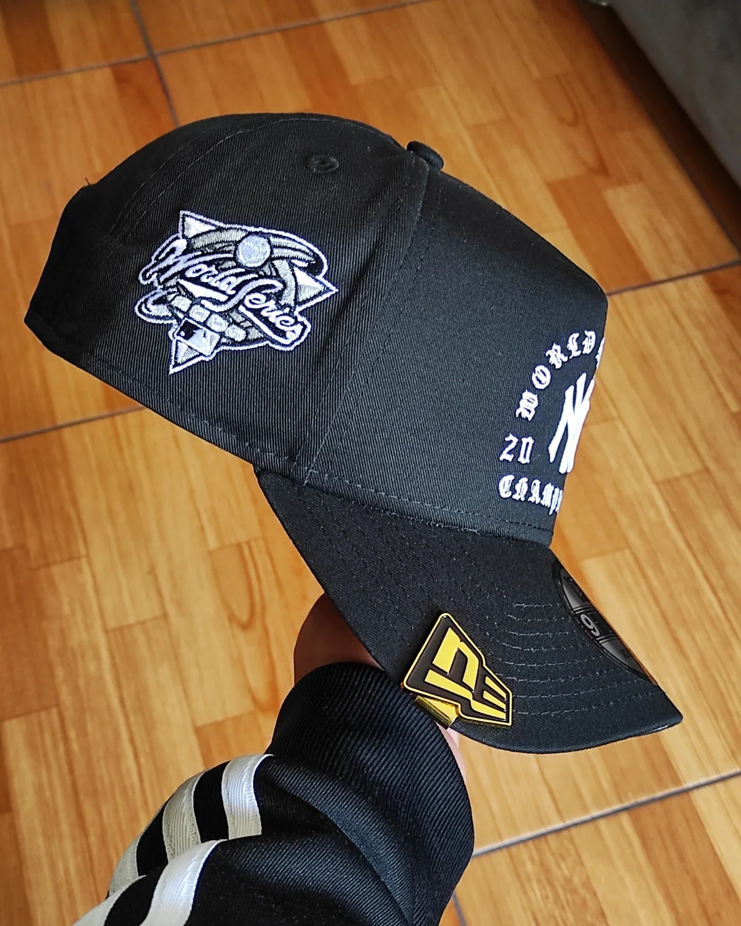 Gorra snapback New Era New York Gótica negra 9Forty A Frame