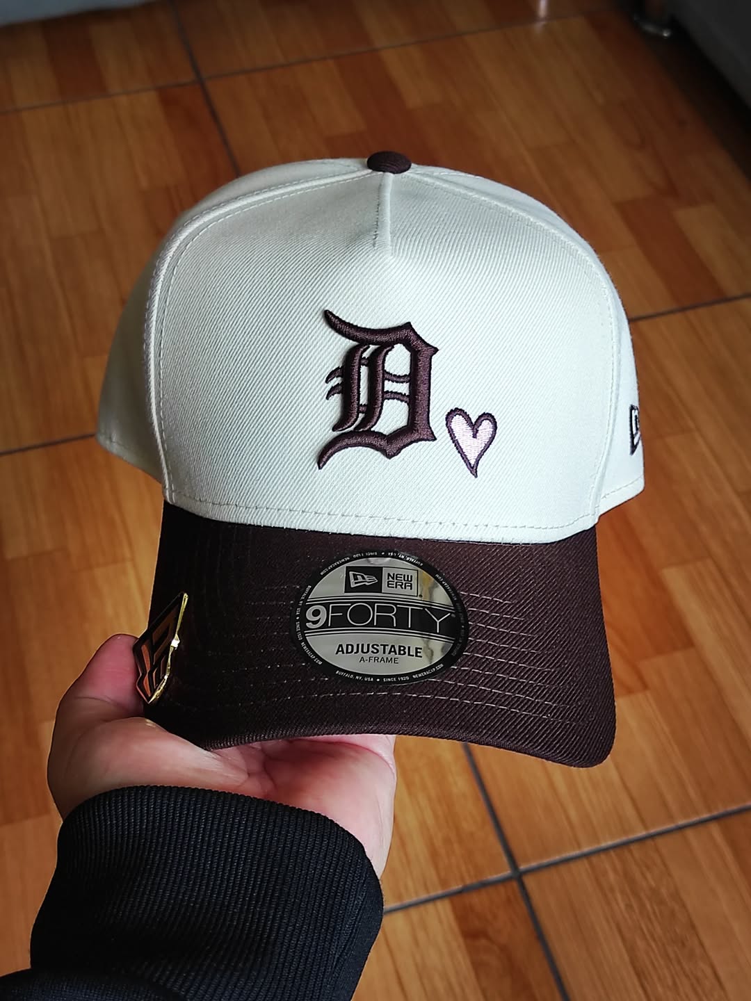 Gorra Snapback A-Frame 9FORTY 'Pink Satin Hearts Walnut' de los Detroit Tigers