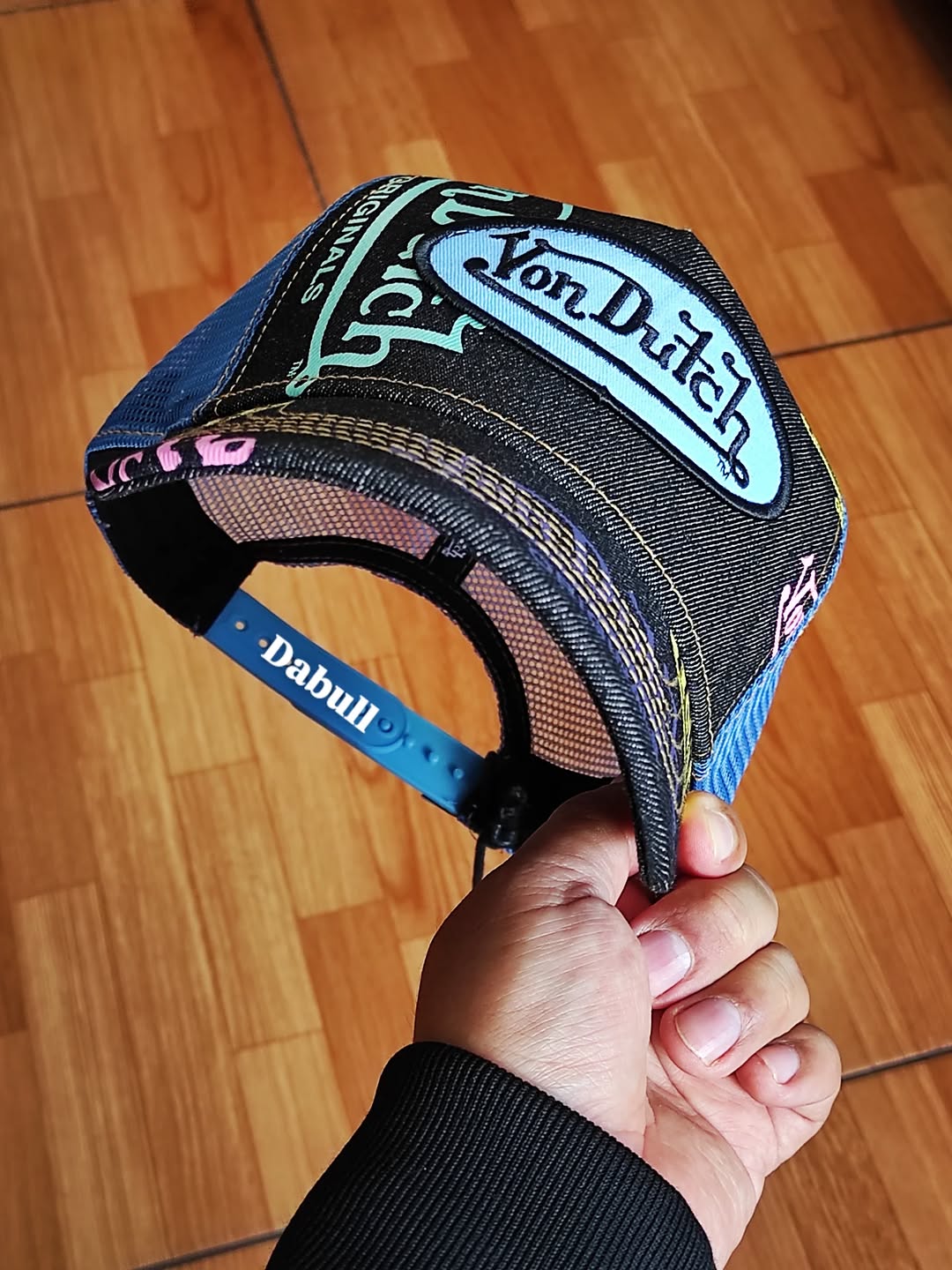 Gorra trucker con multilogo de denim Dutch