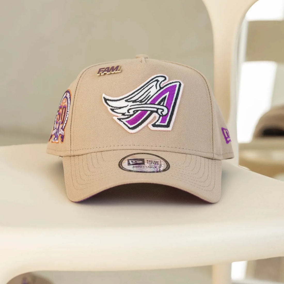 Gorra New Era 9Forty A-frame Anaheim Angels 50 aniversario camel / uva brillante 🍇 UV + pin 📌