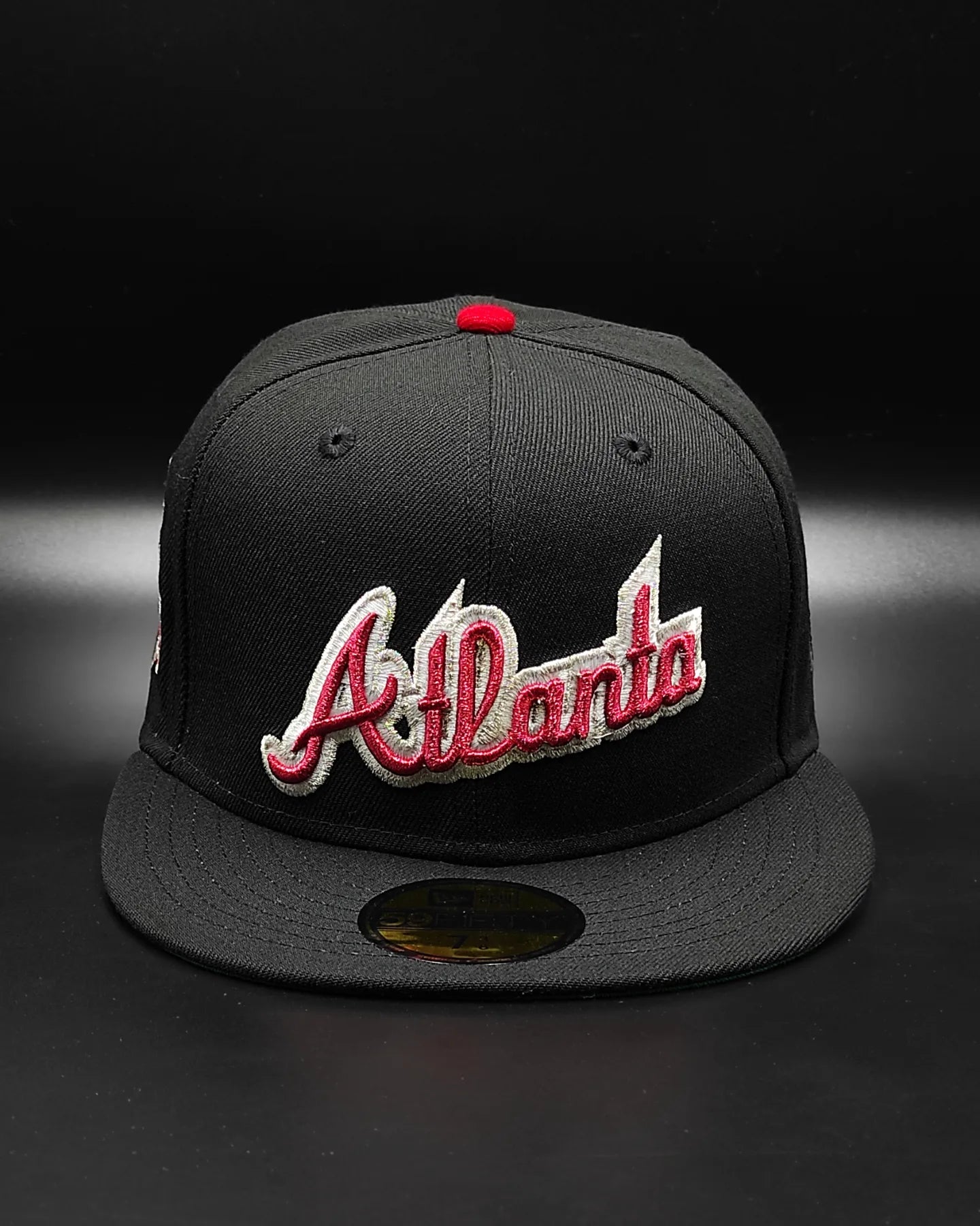 Gorra ajustada 59fifty de New Era Atlanta Braves 150 aniversario cúpula negra edición metálica