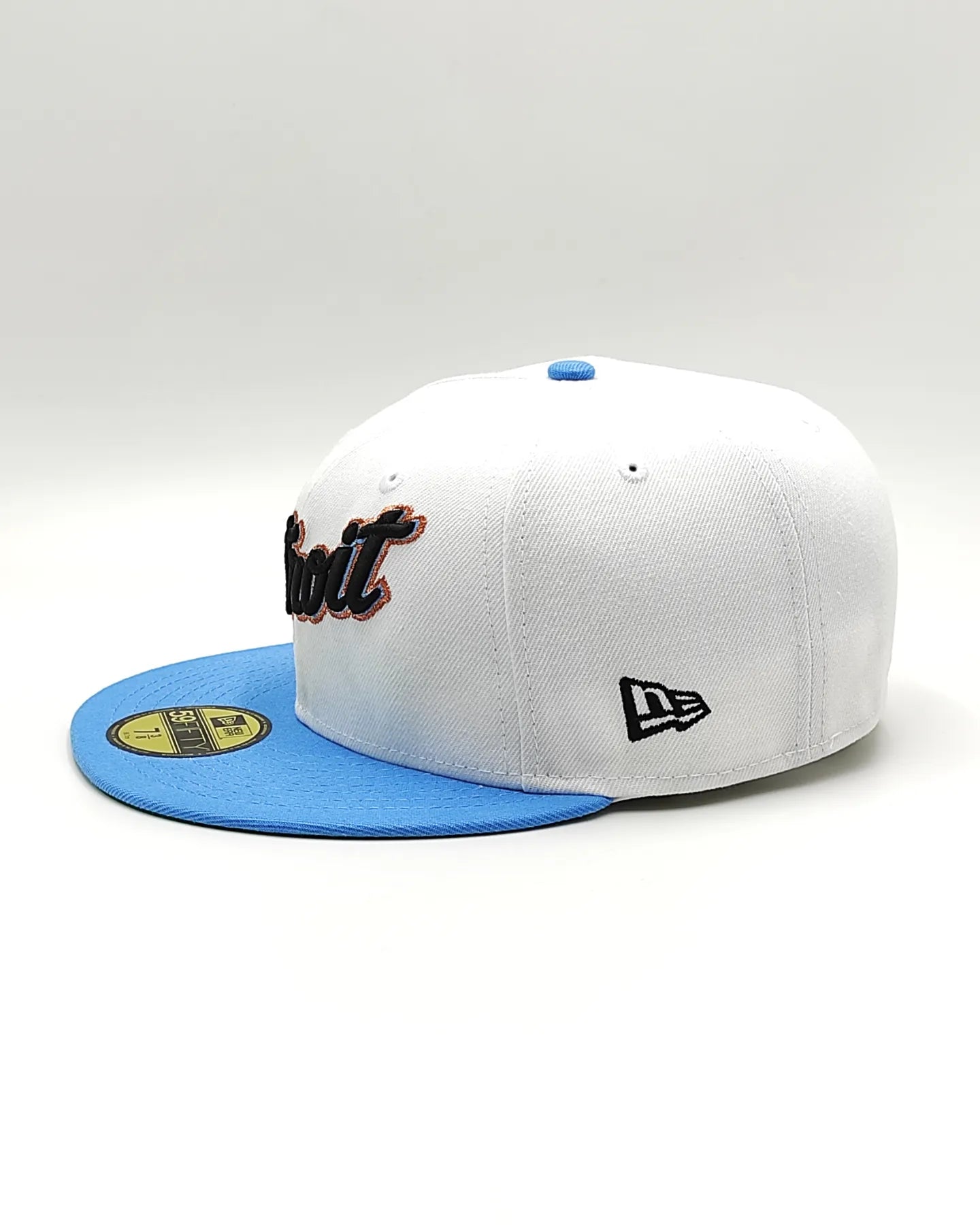 Gorra New Era 59FIFTY Blanca y Azul Radiante con Botón Verde de los Tigres del Día Inaugural