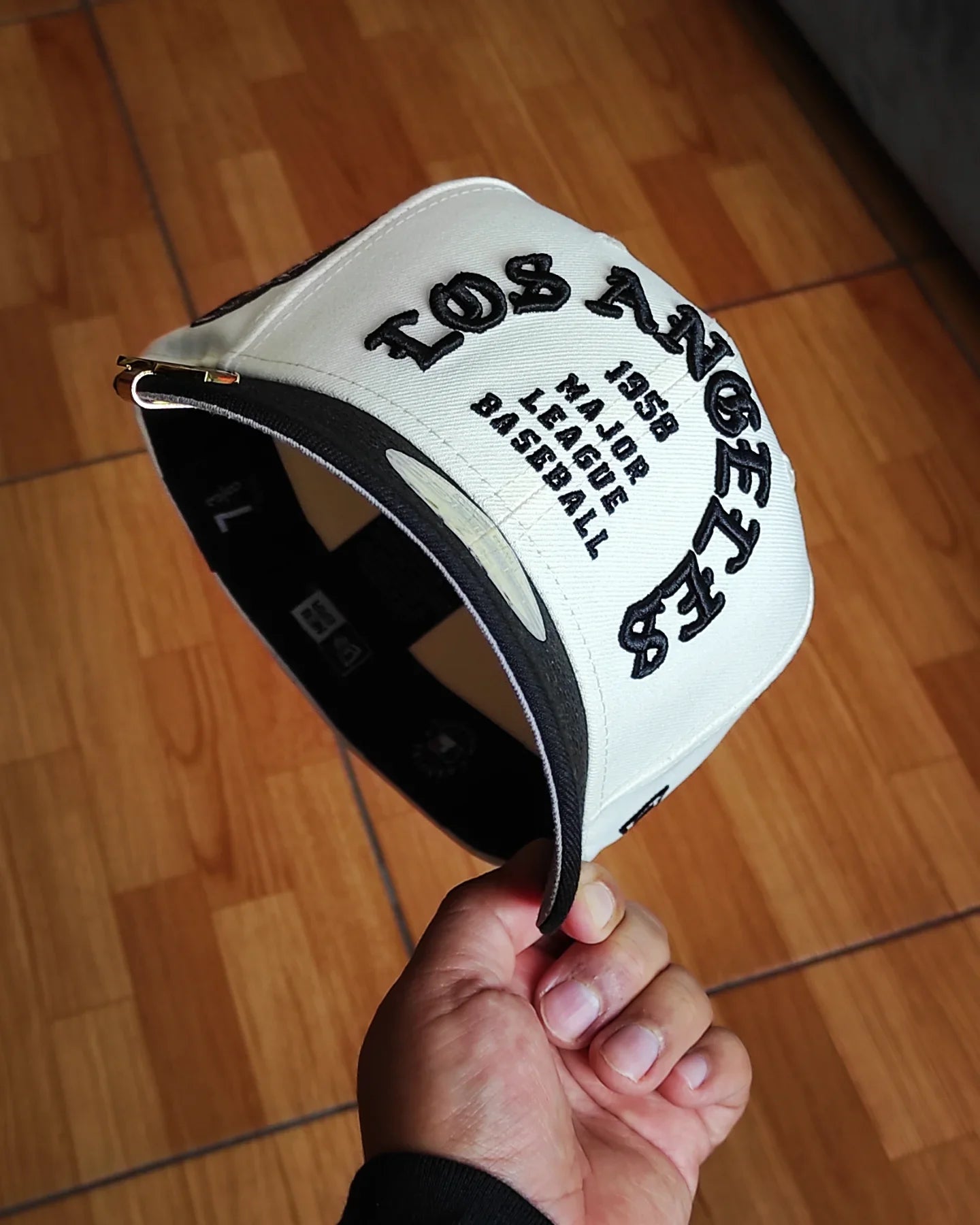 Gorra ajustada 59fifty New Era Los Angeles Dodgers CALAVERA 💀 Chrome Black edition
