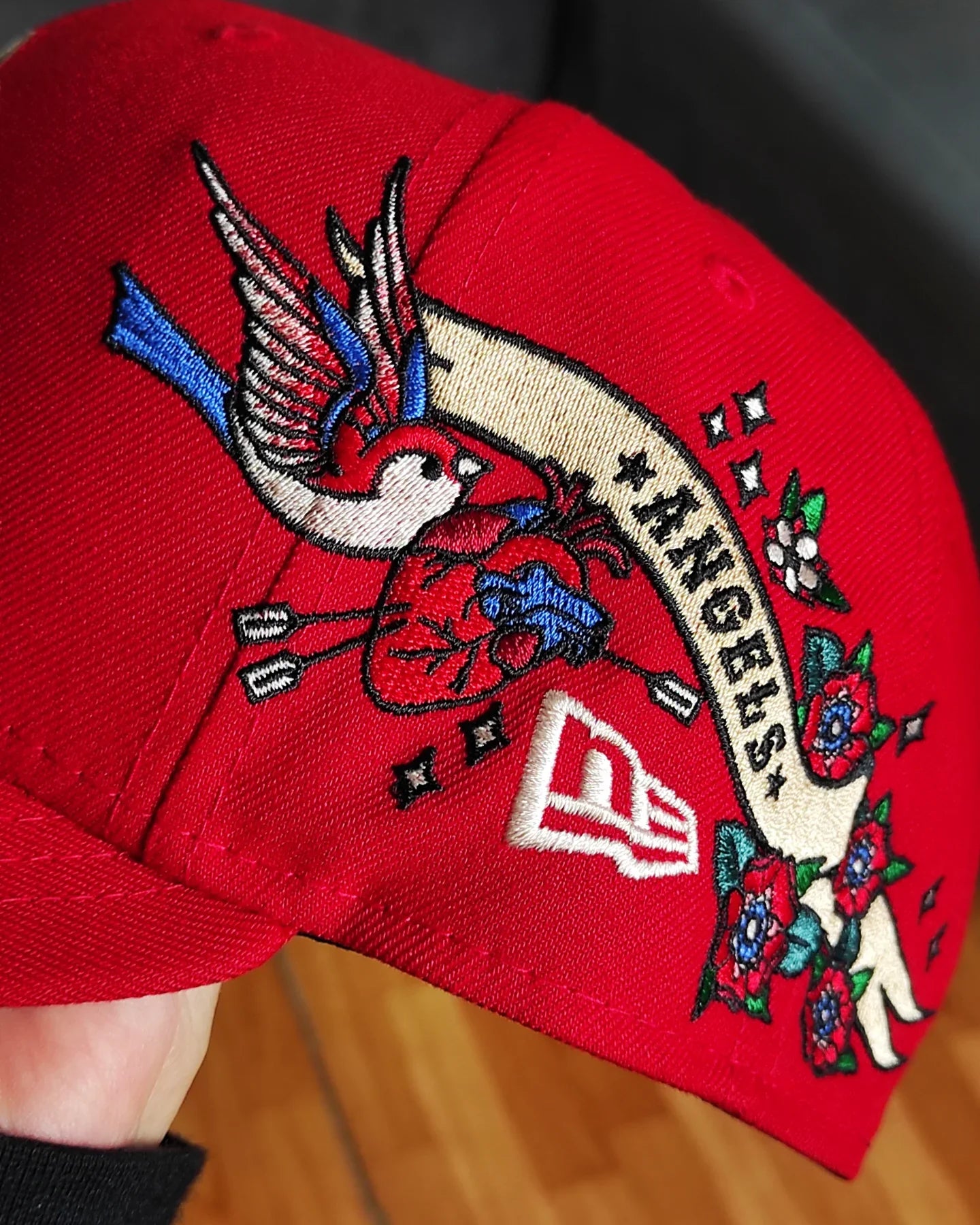 Gorra ajustable New Era 9Fifty con broche de Los Angeles Angels, parte inferior gris y parche lateral City Art - Roja