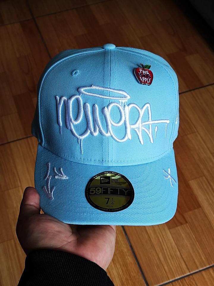 59FIFTY new era grafiti AZUL CIELO incluye pin