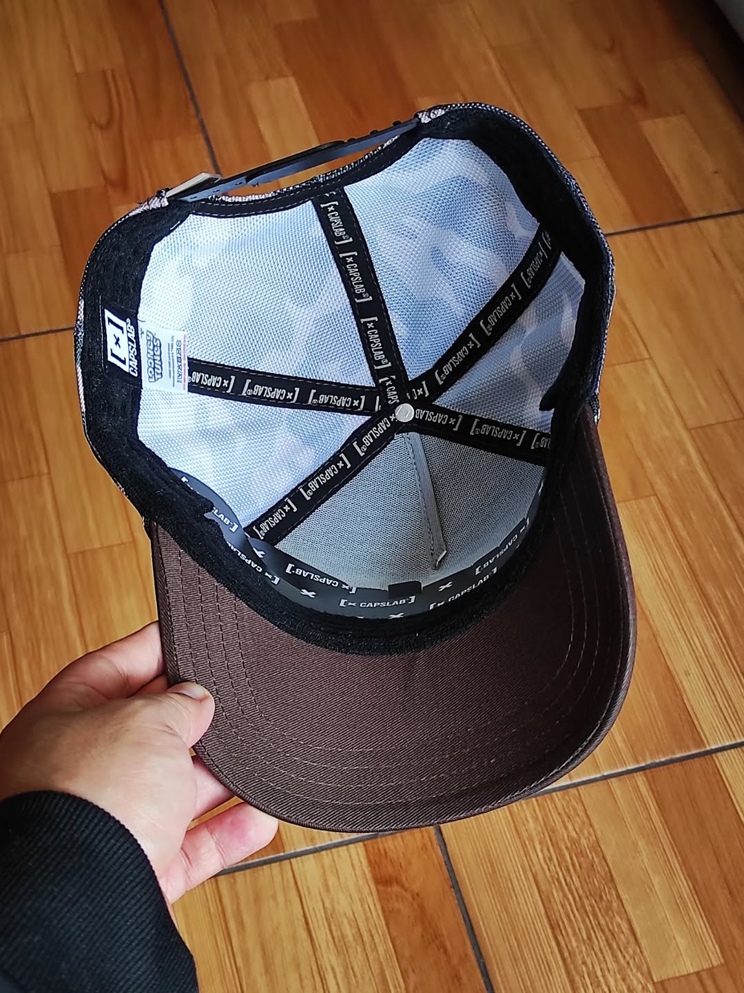 Gorra trucker multicolor Looney Tunes Diablo de Tasmania de Capslab