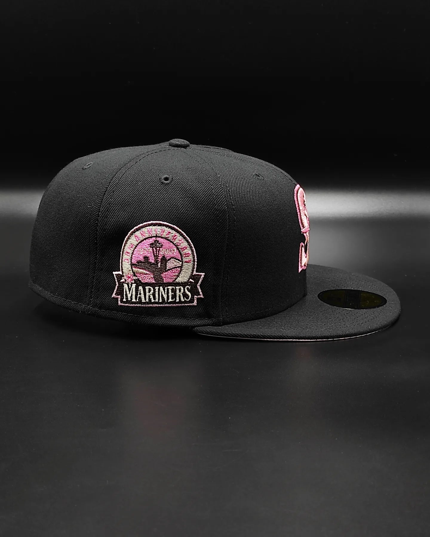 New Era 59fifty cookies and cream Seattle Mariners 30th Aniversario patch hat - black/pink
