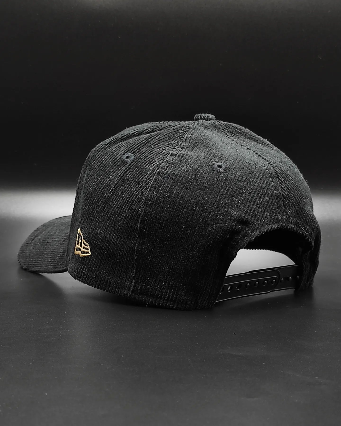 Gorra New Era Atlanta Braves "Corduroy Black" 9 Forty A-FRAME con cierre a presión