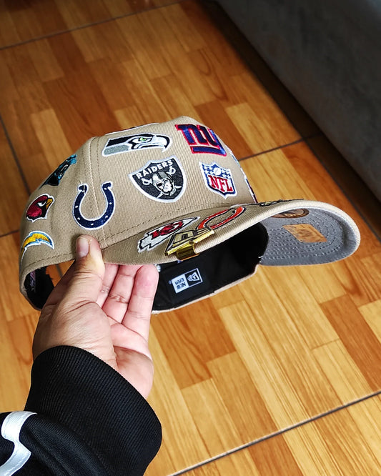 Gorra New Era NFL "All Over" edición Camel 9FORTY A-Frame con broche trasero