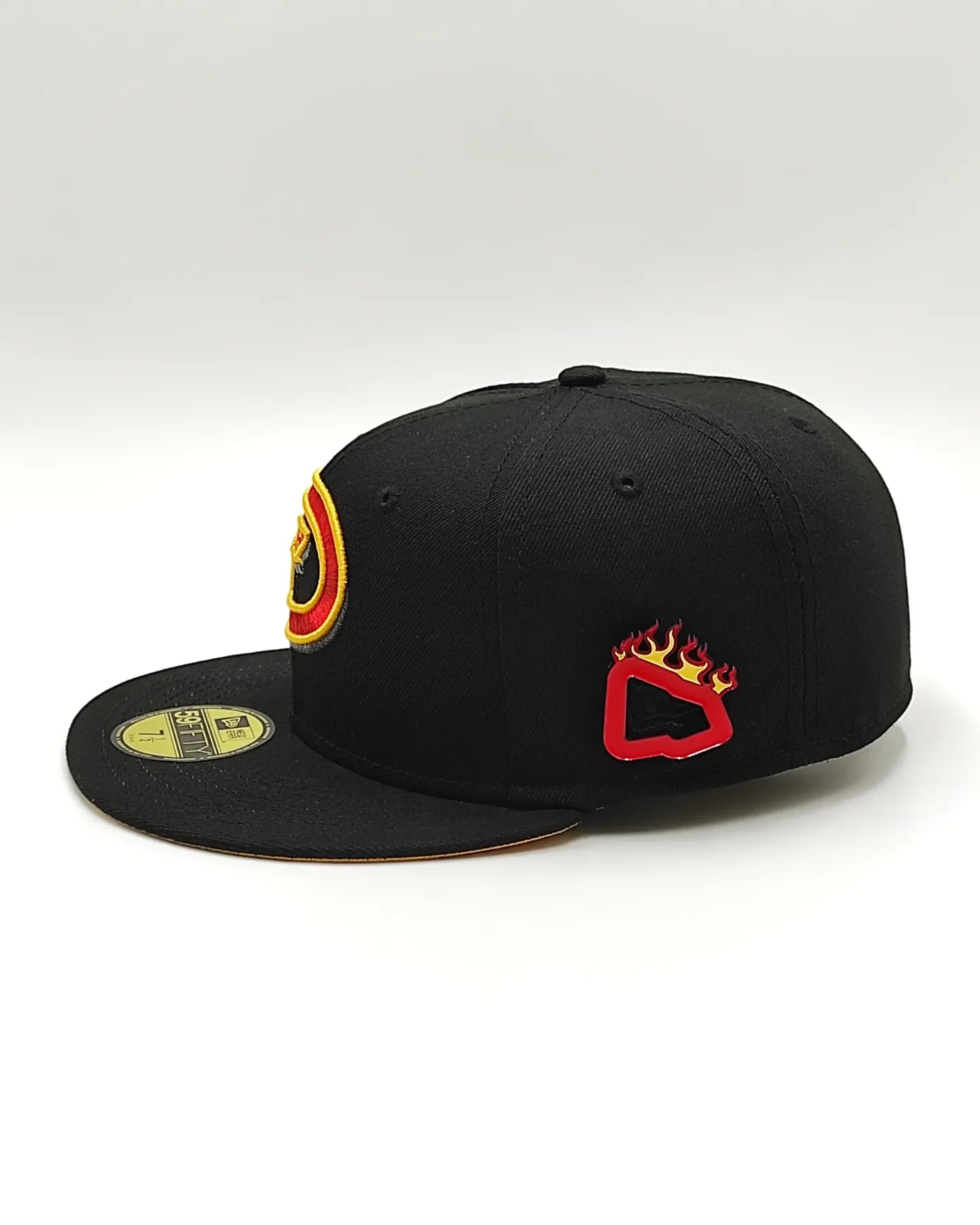 Pin de la bandera New Era Fuego