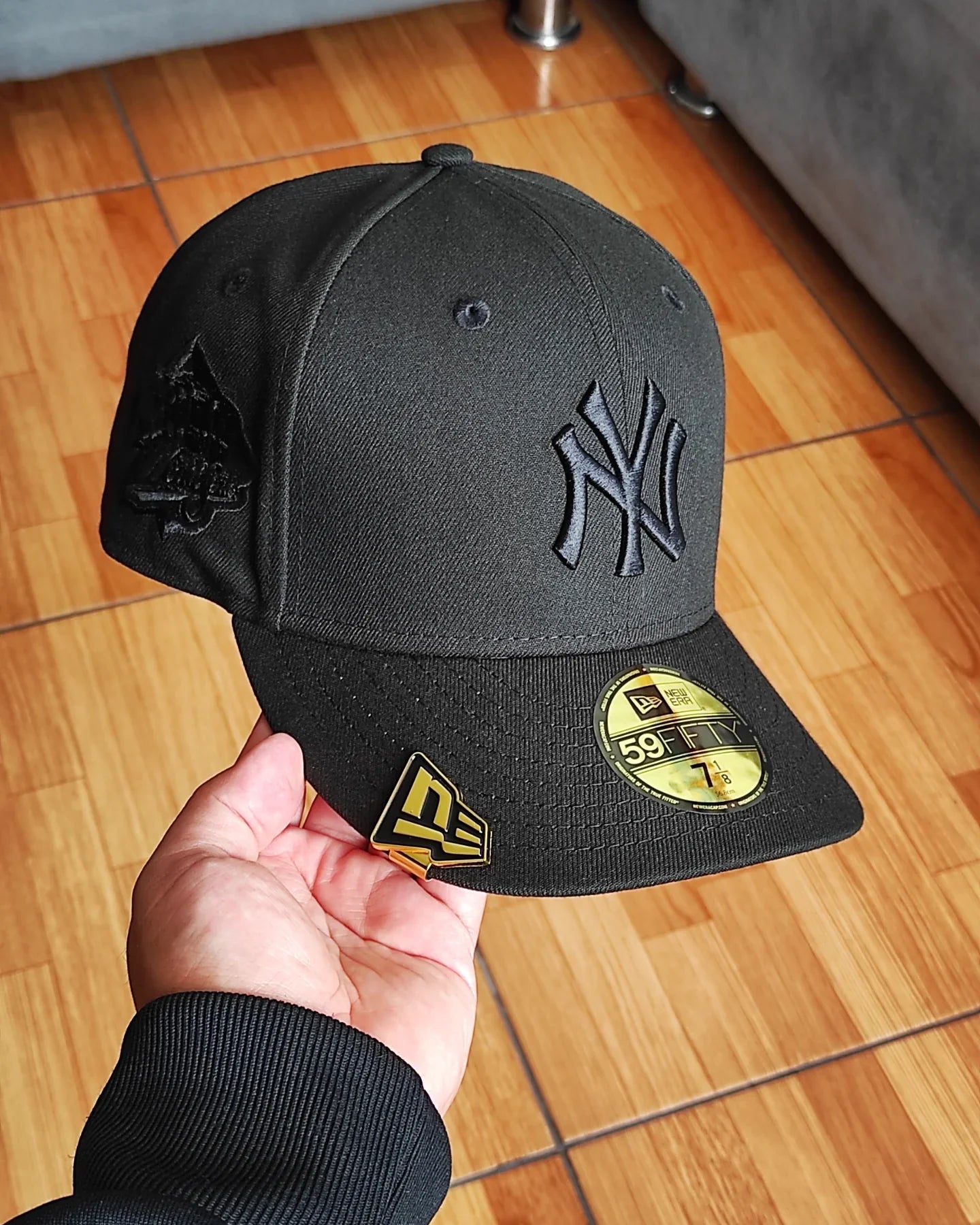 New Era New York Yankees World Series 1999 Black Out Red Edition 59Fifty Fitted Hat