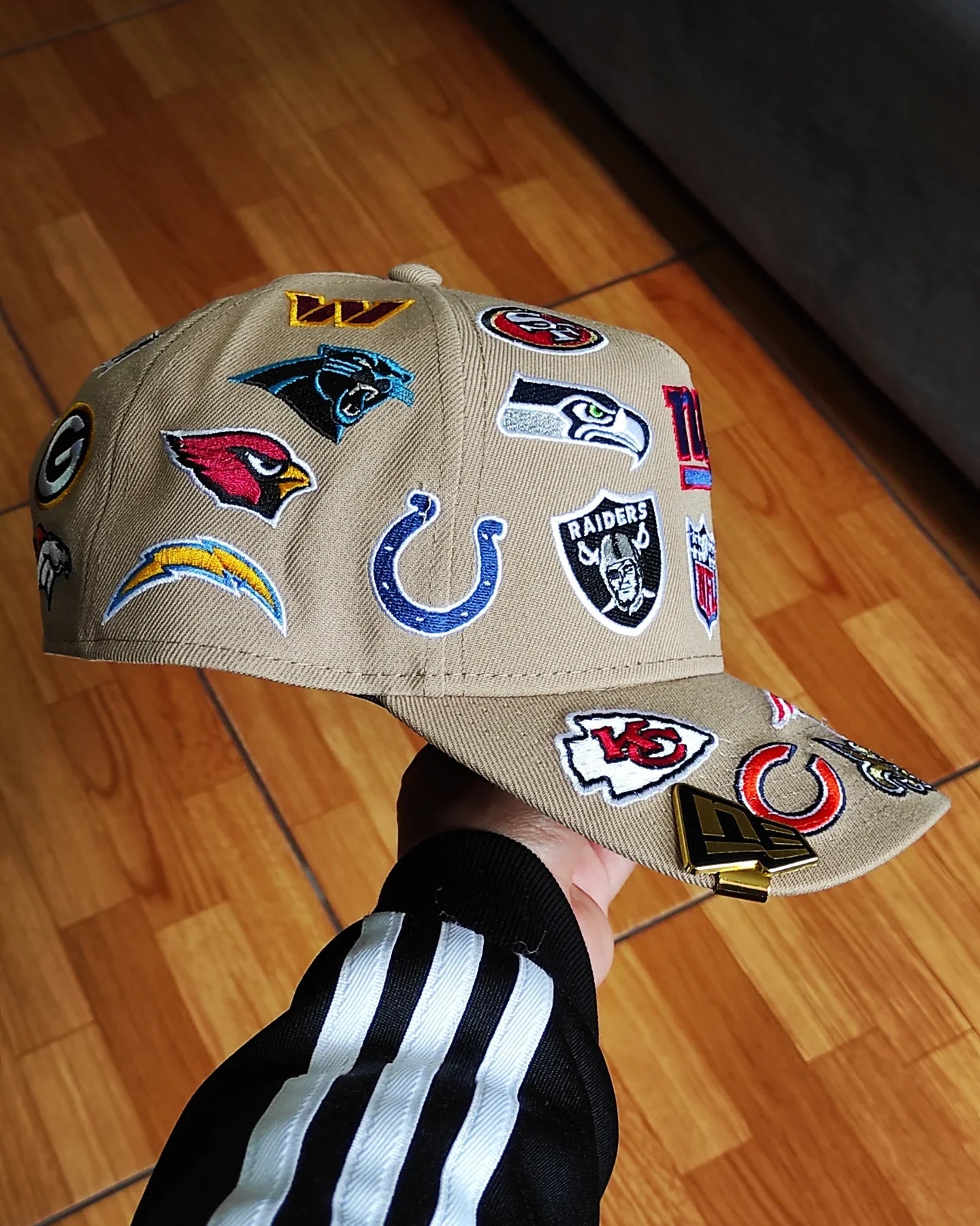 Gorra New Era NFL "All Over" edición Camel 9FORTY A-Frame con broche trasero