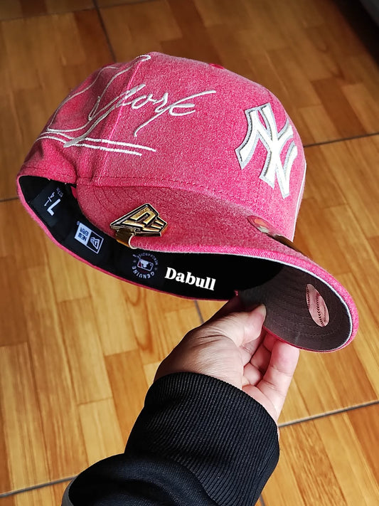 Gorra New Era 59Fifty New York Yankees MLB Script Coral