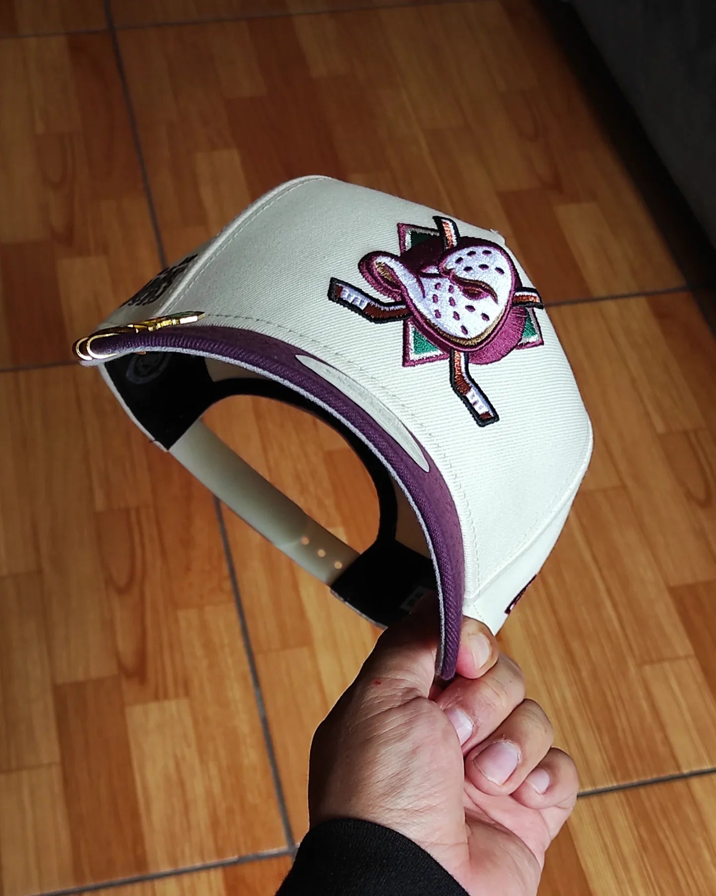 Gorra snapback New Era Anaheim Ducks Chrome Plum Two Tone Edition 9Forty A Frame