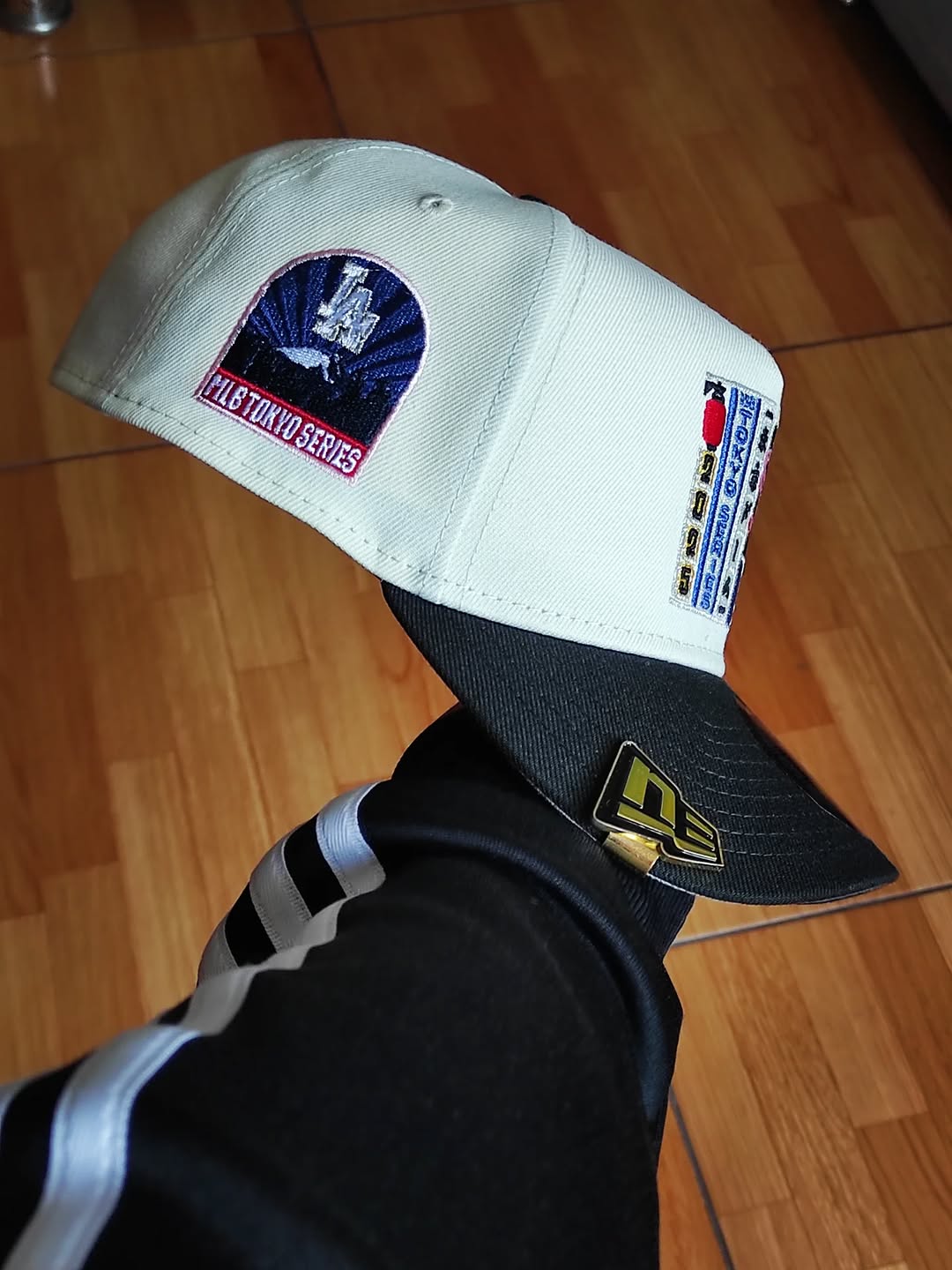 Gorra snapback 9Forty A-Frame New Era Los Angeles Dodgers Tokyo Series 2025 Chrome Two Tone Edition