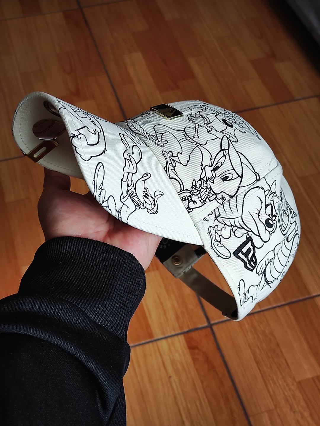 Gorra ajustable clásica informal blanca MLB X Looney Tunes con el logo de la MLB