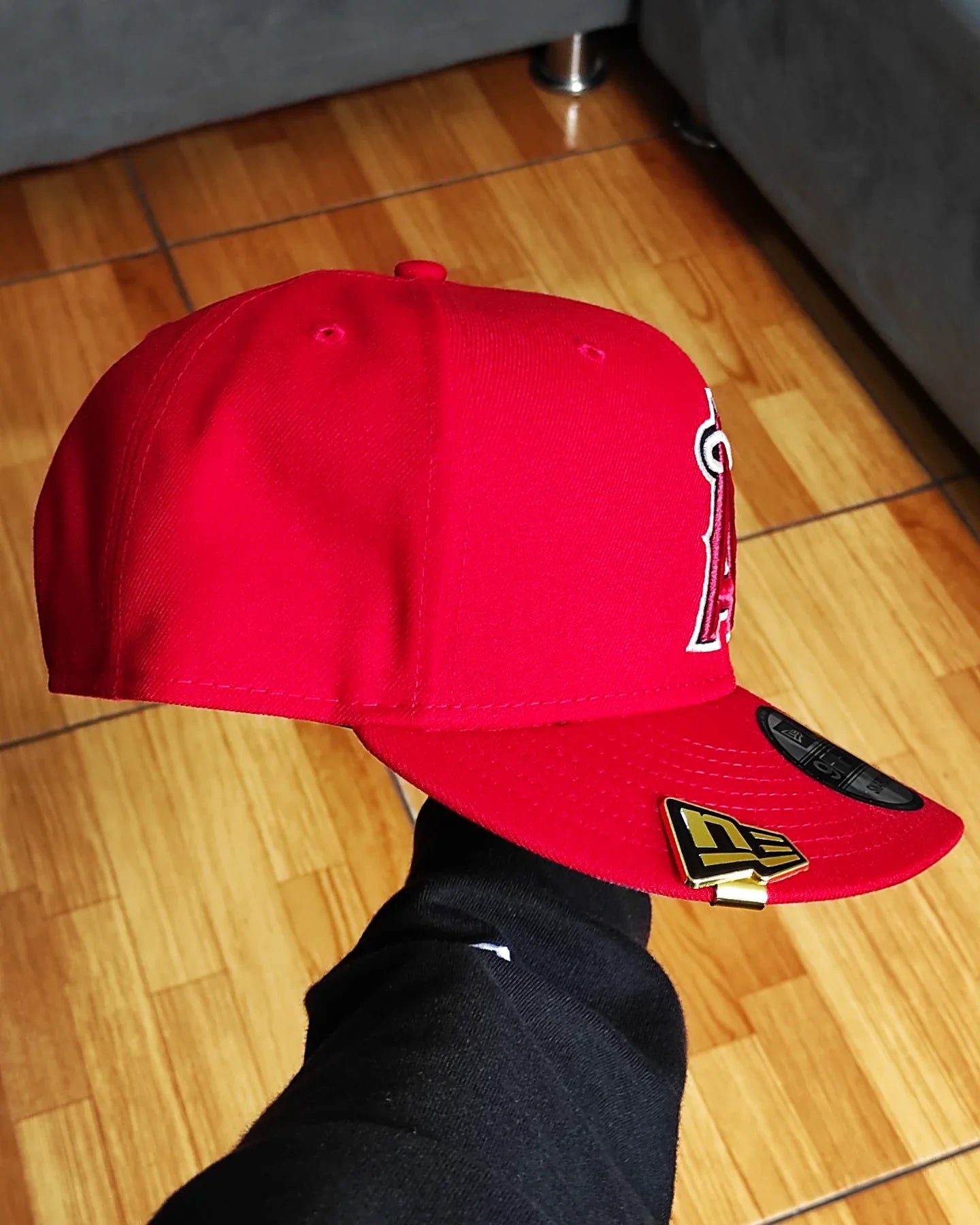 Gorra ajustable New Era 9Fifty con broche de Los Angeles Angels, parte inferior gris y parche lateral City Art - Roja