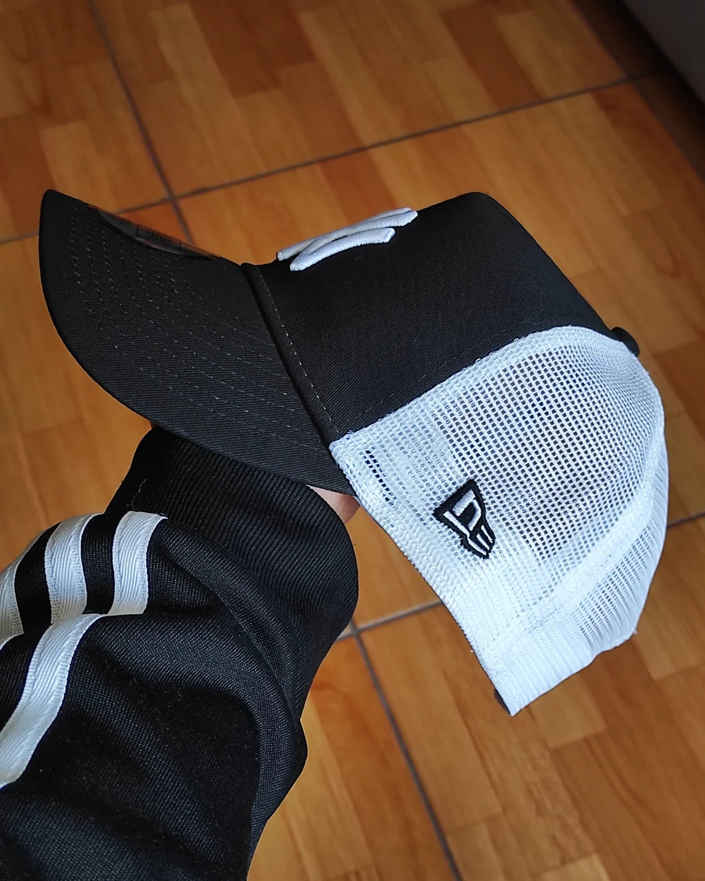New Era Los New York Yankees gorra trucker negra y blanca con visera curvada