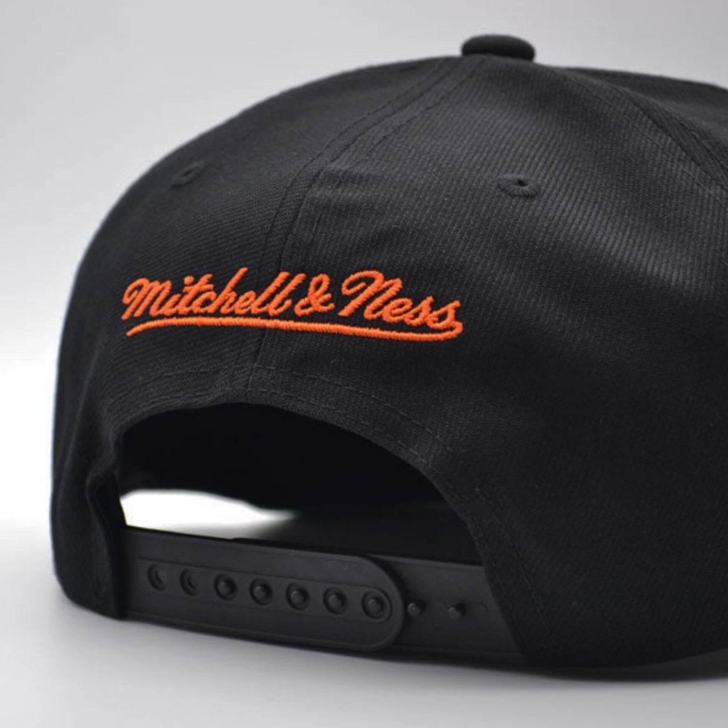 Gorra ajustable Mitchell & Ness NHL ALTERNATE FLIP de los Anaheim Ducks - Negro/Naranja
