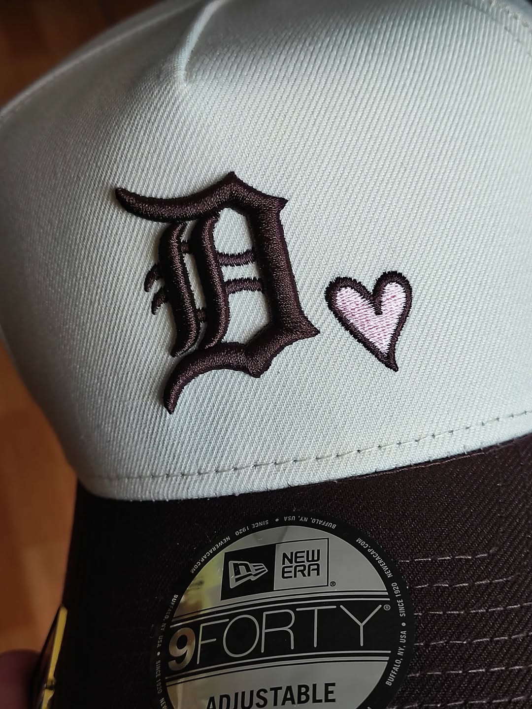 Gorra Snapback A-Frame 9FORTY 'Pink Satin Hearts Walnut' de los Detroit Tigers