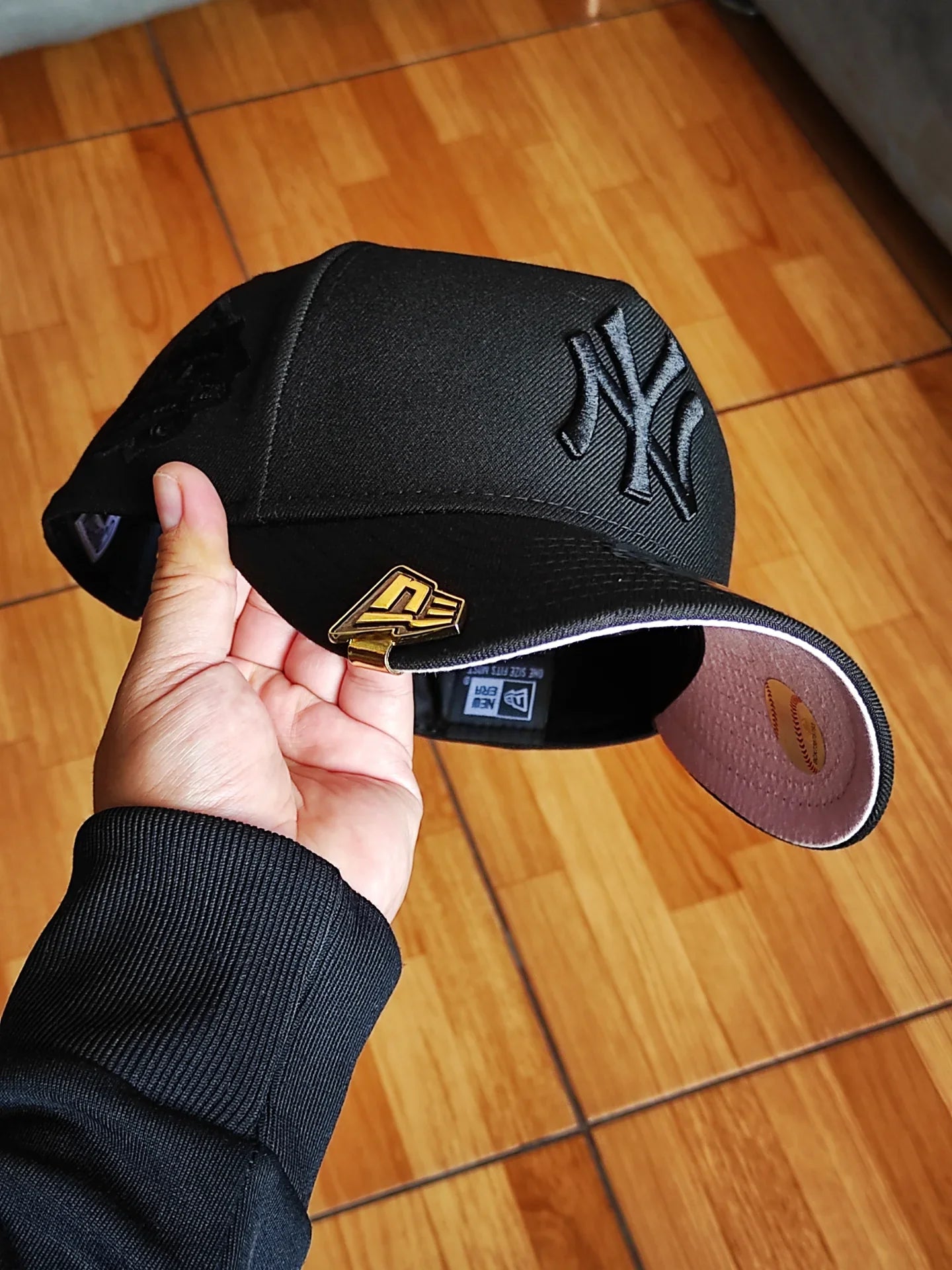 New Era Gorra Negra Rosa 9 FORTY AFRAME de los New York Yankees Serie Mundial 1999