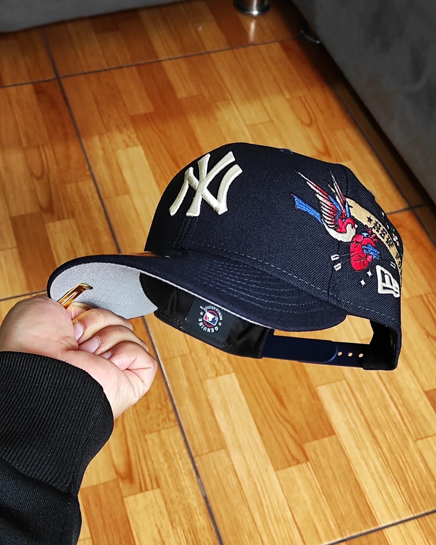 Gorra New Era 9Fifty Snapback de los New York Yankees con visera inferior gris y parche lateral City Art - Azul marino