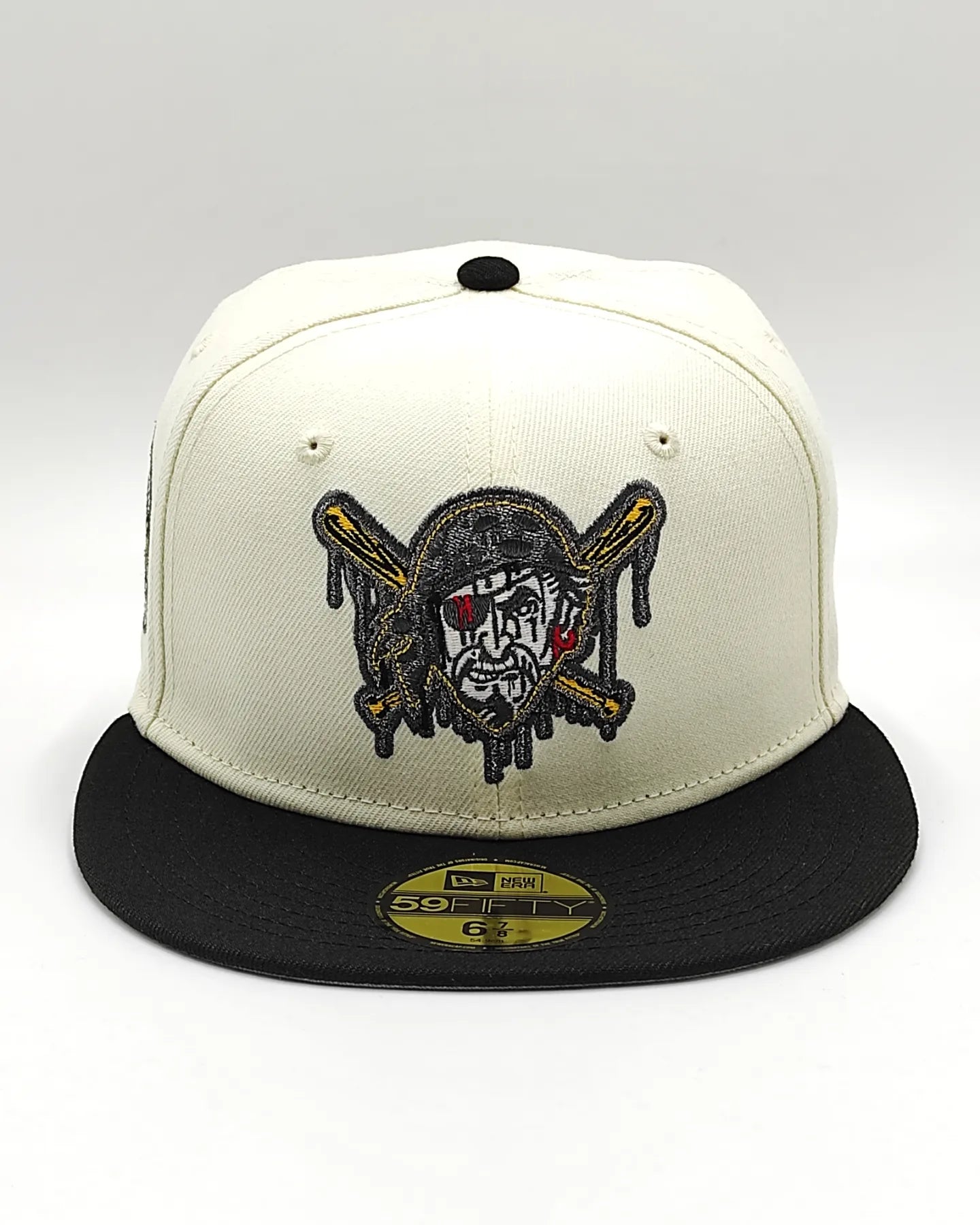 Gorra Cerrada New Era 59Fifty Off White Pittsburgh Pirates Visera Negra Parte Inferior Gris Parche Lateral Three Rivers Stadium