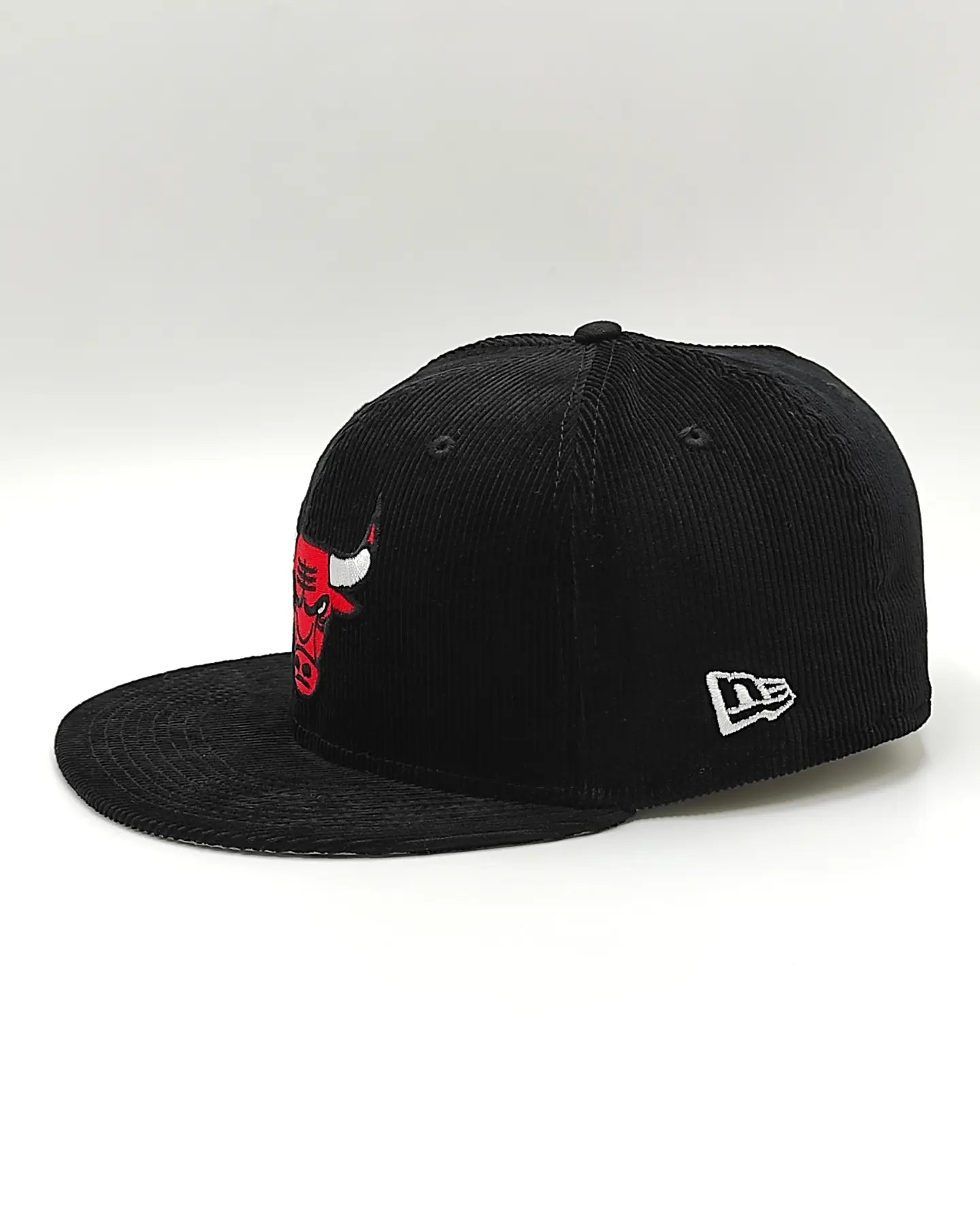 Gorra Ajustada Chicago Bulls OLD SCHOOL CORDUROY SIDE-PATCH Negra de New Era